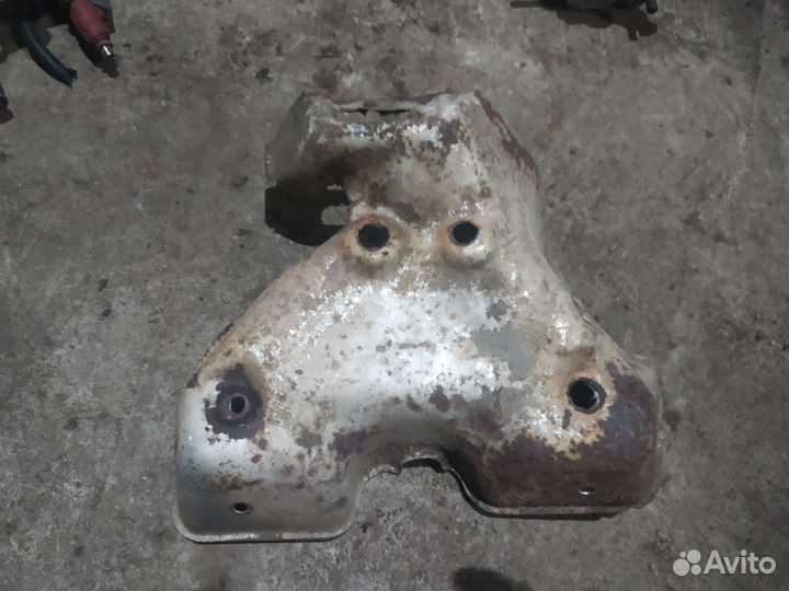 Кожух коллектора Ниссан Примера Р12