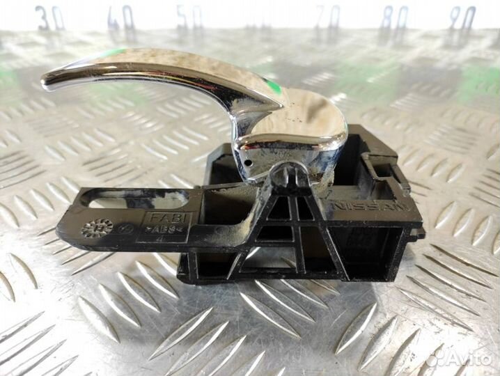 Ручка двери внутренняя задняя левая Nissan Qashqai 2009