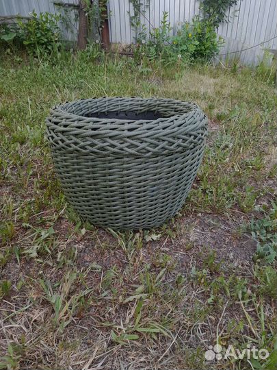 Кашпо из искусственного ротанга