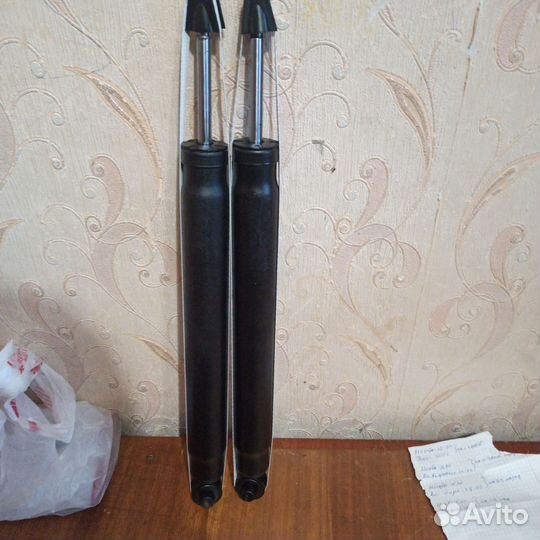 Задний амортизатор на volkswagen polo