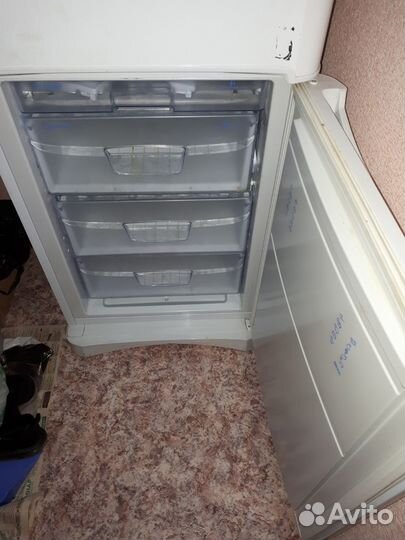 Холодильник Indesit