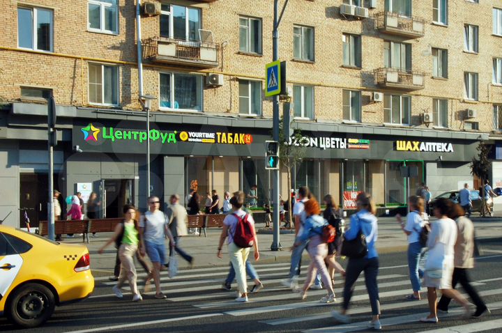 Под колбасы 10 м² у входа Гастромаркете на Садовом