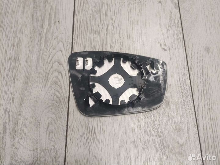 Полотно зеркала левое vw polo 10/Skoda Rapid 12