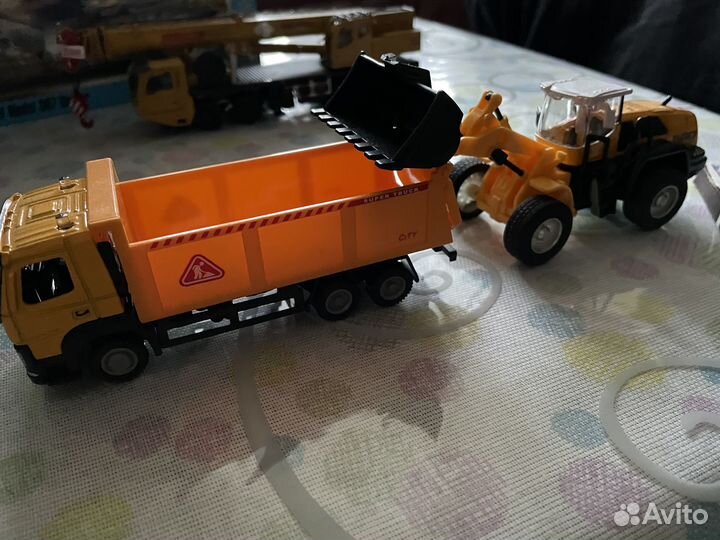 Машина и погрузчик трактор игрушка