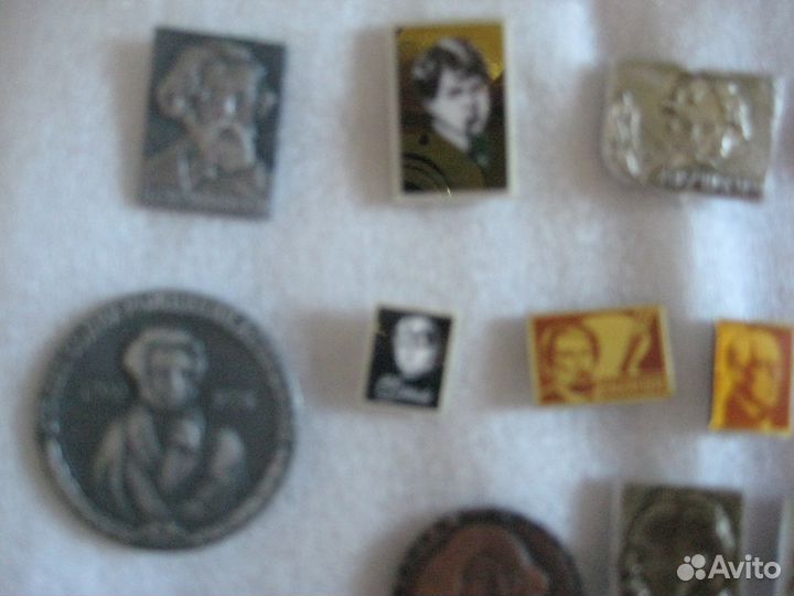 Коллекция значков 