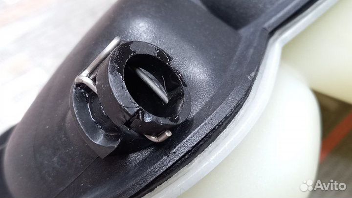 Бачок расширительный Mercedes-Benz R-Class W251