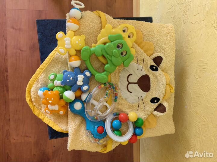 Пеленки, бутылочки, погремушки и др пакетом