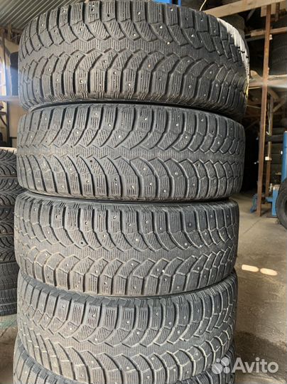 Bridgestone Blizzak Spike-01 215/65 R16