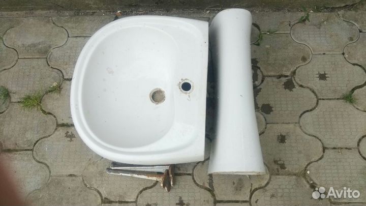 Раковина керамическая с пьедесталом