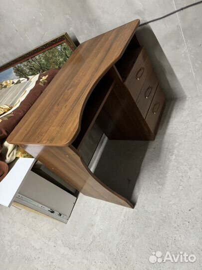 Письменный стол