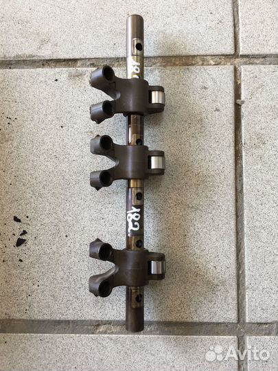 Ось коромысел толкатель Mitsubishi Montero Sport 1