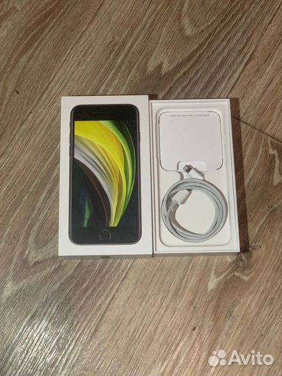 iPhone SE, 64 ГБ