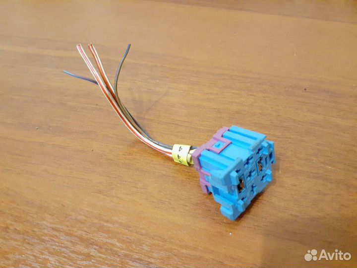 Разъем VAG audi A8 D2 443937528