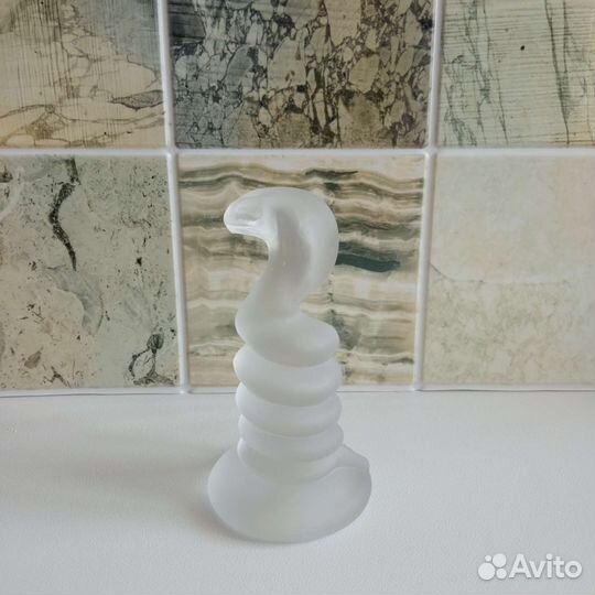 Фигурка змеи 