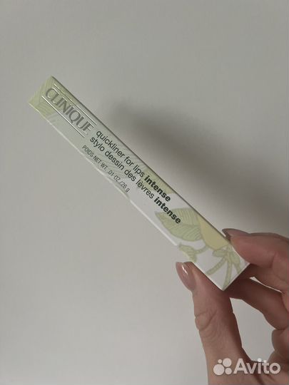 Clinique intense cayenne каранжаш для губ