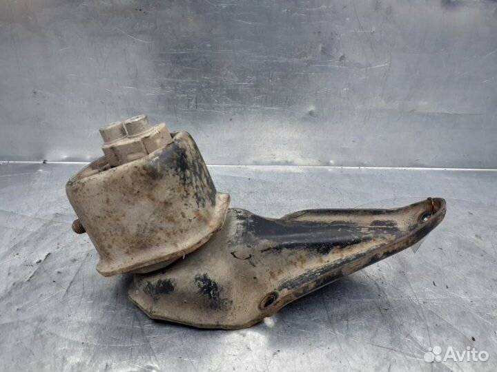 Кронштейн опоры двигателя Volkswagen Pointer/Golf