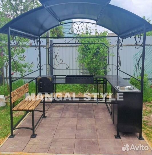 Мангал с крышей