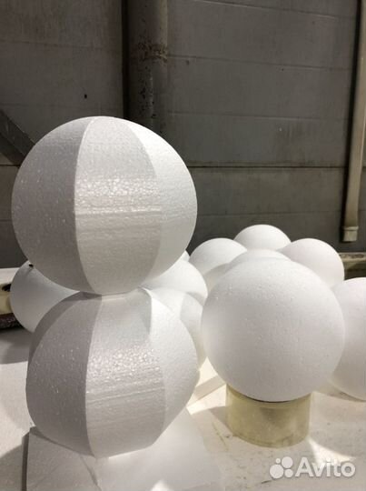 Шары из пенопласта d 13 см и 16 см