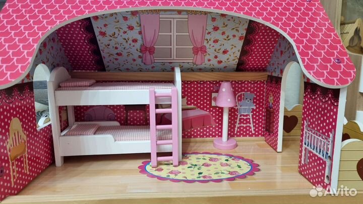 Кукольный домик с мебелью