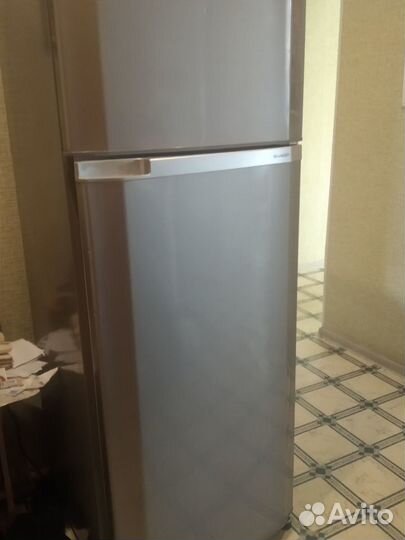 Холодильник бу Sharp 2-камерный No-frost серебрист