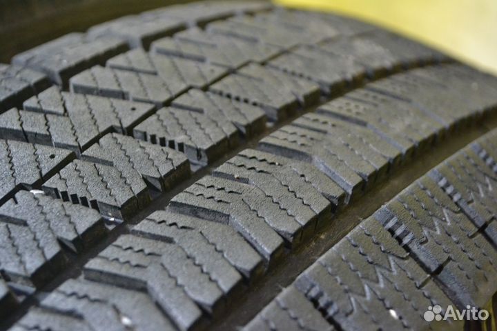 Bridgestone Blizzak VRX2 205/60 R16