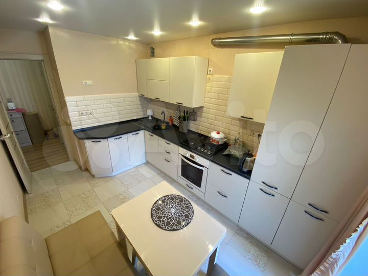 2-к. квартира, 55 м², 1/3 эт.