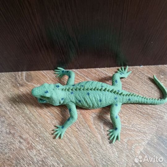 Игрушечная ящерица