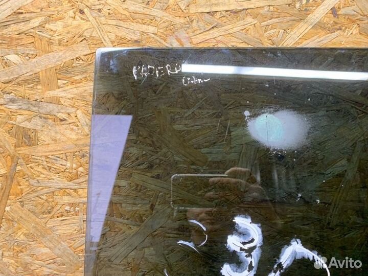 Стекло двери заднее правое Mitsubishi Pajero 4