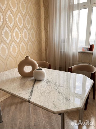 Кухонный стол мраморный