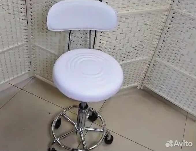 Стул для мастера педикюра, косметолога