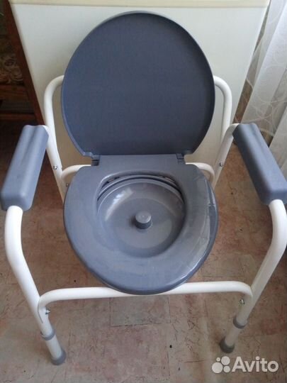 Санитарное кресло туалет