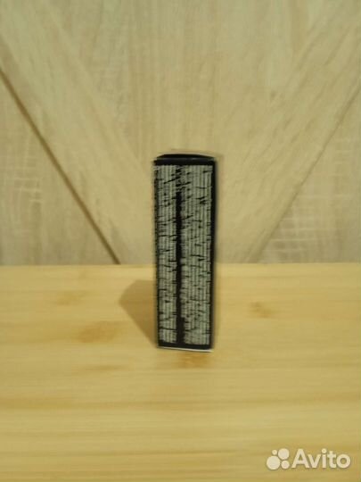 Лак для ногтей бордового цвета