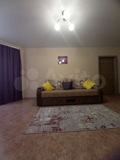 2-к. квартира, 60 м², 1/21 эт.