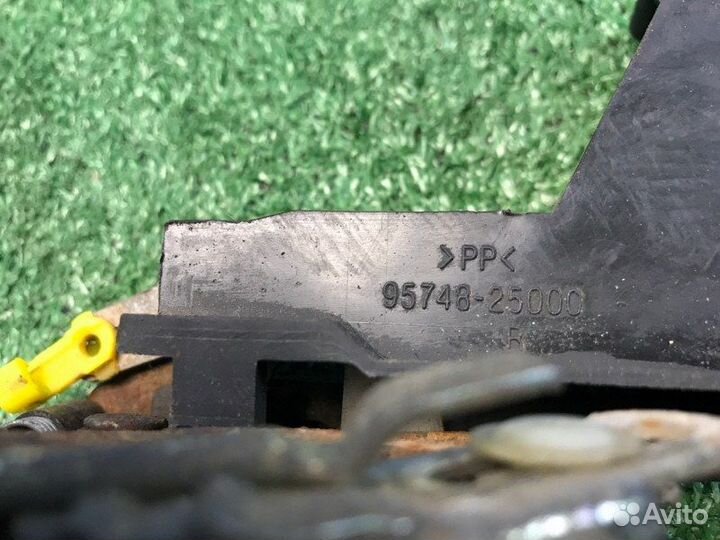 Замок двери передний правый Hyundai Accent 2 1.5