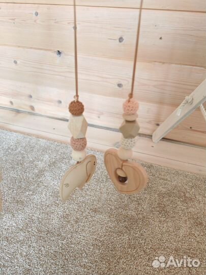 Стойка монтессори с игрушками