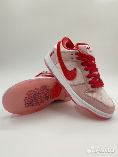 Sb Dunk Low Strange Love