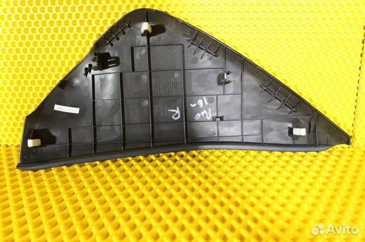 Накладка торпеды боковая правая Kia Rio