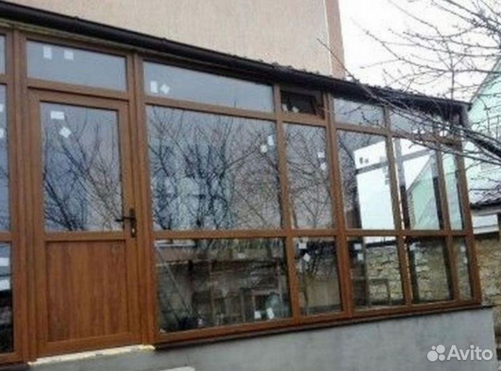 Пластиковая дверь