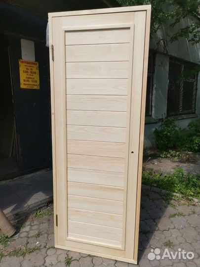 Дверь входная деревянная