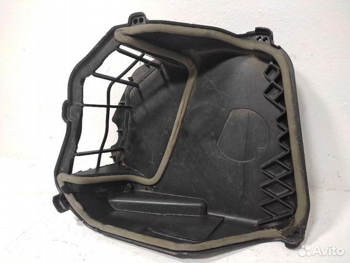 Крышка салонного фильтра BMW 5 F10 BMW F10