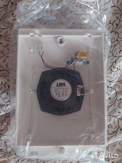 Настенный громкоговоритель