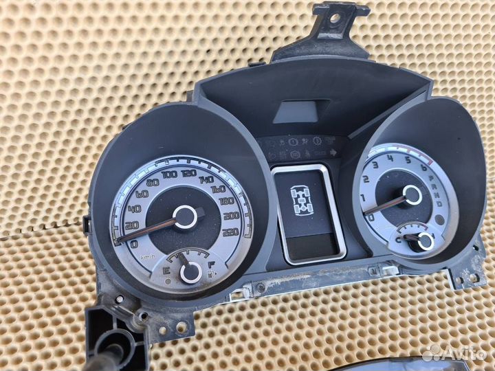 Панель приборов Mitsubishi Pajero 4