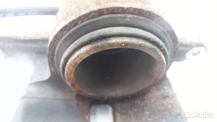 Суппорт передний левый Toyota Camry XV50 2014