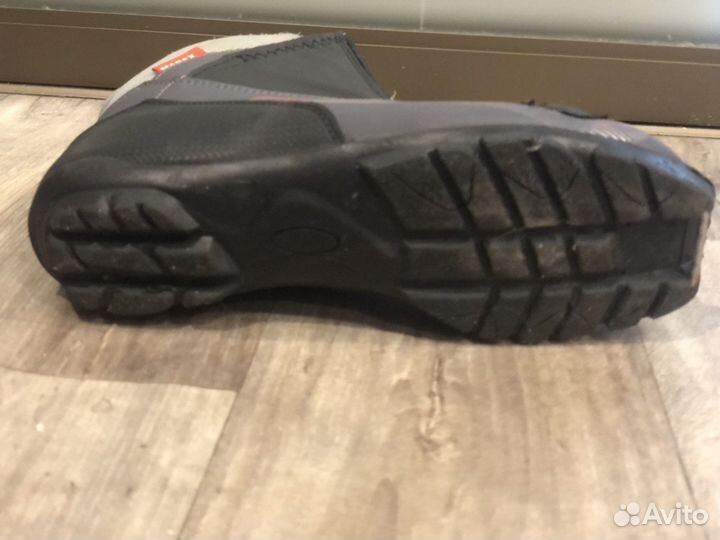 Продам лыжи, коньки, снегокат