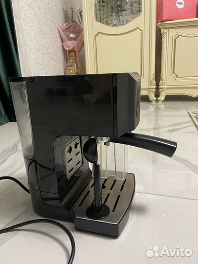 Кофеварка рожковая Redmond RCM-1511