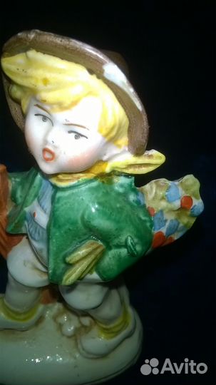 Фарфоровая статуэтка 