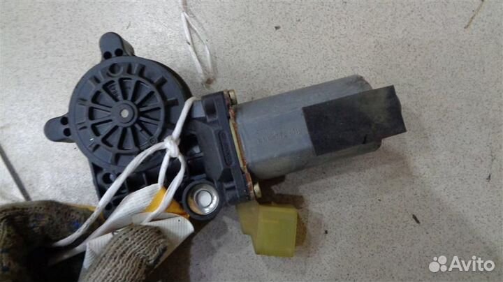 Моторчик стеклоподъемника передний правый Volvo S