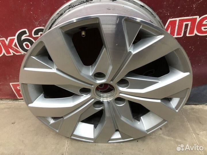 Volkswagen Passat 2015- Диск колесный литой