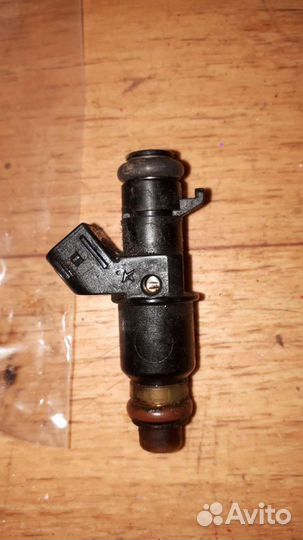 Honda CR-V 3 2.0 топливная форсунка
