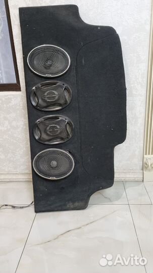 Колонки с полкой